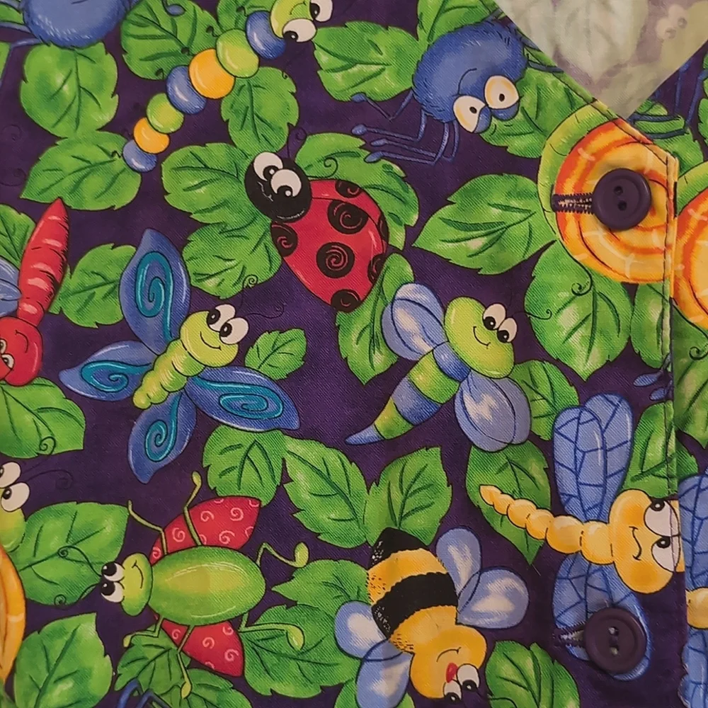 🐞 PEACHES Button Front Nursing Medical Scrub Top.Lady Bug. Bee. Butterfly. - Picture 4 of 16